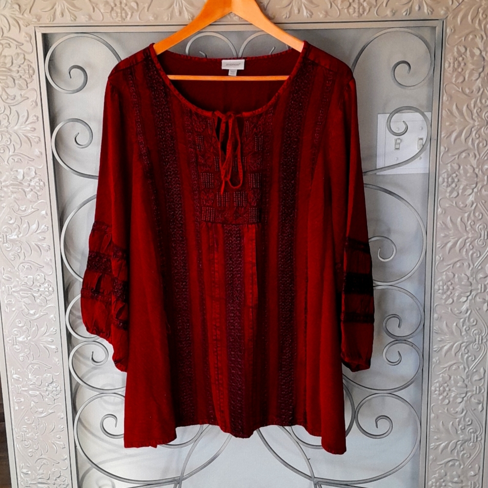 Comfortable top wear for casual or dress up. Embroidery on front. Elastic wrist.
